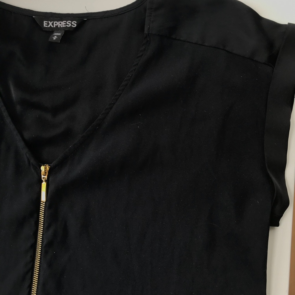 Express Zipper Accent Tee